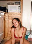 Amateur - Devki Uno 27007 Bryunetka Poziruet Na Kuhne - Na Devki Kuhne 27007 Uno Poziruet Bryunetka Erotic
