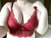Onlyfans Leaked Photos - Momnextd00R - Photos