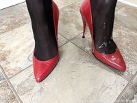 Onlyfans Leaked Photos - Hergoodtimeinheels - Photos