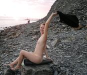 Amateur - Devki Uno 28754 Krasotka Poziruet Na Plyazhe - Na Devki 28754 Uno Plyazhe Poziruet Krasotka Erotic