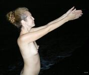 Amateur - Devki Uno 28754 Krasotka Poziruet Na Plyazhe - Na Devki 28754 Uno Plyazhe Poziruet Krasotka Erotic