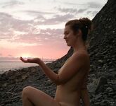 Amateur - Devki Uno 28754 Krasotka Poziruet Na Plyazhe - Na Devki 28754 Uno Plyazhe Poziruet Krasotka Erotic