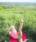 Amateur - Devki Uno 34894 Golaja Blondinka Krasivo Poziruet V Pole - Golaja V Devki 34894 Pole Krasivo Uno Blondinka Poziruet Erotic