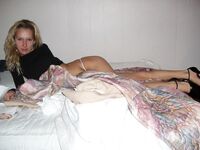 Amateur - Devki Uno 35002 Blondinka Poziruet V Posteli - V Devki Posteli 35002 Uno Blondinka Poziruet Erotic