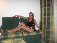 Amateur - Devki Uno 35307 Poziruet Golyshom Na Otdyhe - Na Otdyhe Devki Golyshom 35307 Uno Poziruet Erotic