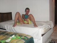 Amateur - Devki Uno 35307 Poziruet Golyshom Na Otdyhe - Na Otdyhe Devki Golyshom 35307 Uno Poziruet Erotic