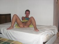 Amateur - Devki Uno 35307 Poziruet Golyshom Na Otdyhe - Na Otdyhe Devki Golyshom 35307 Uno Poziruet Erotic