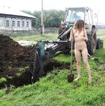 Amateur - Devki Uno 35491 Golaja Devka Pomogaet Traktoristam - Golaja Devki Devka Uno 35491 Pomogaet Traktoristam Erotic