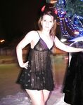 Amateur - Devki Uno 36162 Zhenschina Poziruet U Gorodskoj Elki - U Elki Devki 36162 Uno Zhenschina Poziruet Gorodskoj Erotic