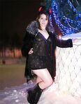 Amateur - Devki Uno 36162 Zhenschina Poziruet U Gorodskoj Elki - U Elki Devki 36162 Uno Zhenschina Poziruet Gorodskoj Erotic