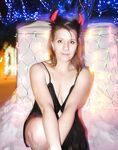 Amateur - Devki Uno 36162 Zhenschina Poziruet U Gorodskoj Elki - U Elki Devki 36162 Uno Zhenschina Poziruet Gorodskoj Erotic