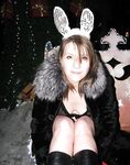 Amateur - Devki Uno 36162 Zhenschina Poziruet U Gorodskoj Elki - U Elki Devki 36162 Uno Zhenschina Poziruet Gorodskoj Erotic