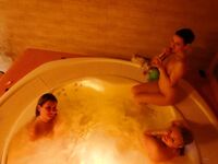Amateur - Devki Uno 36780 Pyshnye Podruzhki V Dzhakuzi - V Devki 36780 Podruzhki Uno Dzhakuzi Pyshnye Erotic