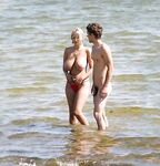 Amateur - Devki Uno 37092 Devki S Naturalnymi Siskami Na Pljazhe - Na Pljazhe Devki Siskami 37092 Naturalnymi S Uno Erotic