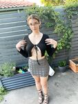 Amateur - Devki Uno 38269 Kurchavaja V Ochkah Poziruet Goloj - 38269 V Goloj Devki Ochkah Kurchavaja Uno Poziruet Erotic