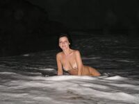 Amateur - Devki Uno 38699 Milaja Brjunetochka Fotografiruetsja Na Pljazhe - Na Fotografiruetsja Devki Pljazhe 38699 Milaja Uno Brjunetochka Erotic