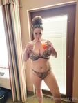 Onlyfans Leaked Photos - Momdd1998 - Photos