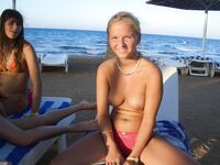 Homepornbay Amateur Photos - Amateur Girl Sunbathing Topless - Photos Sunbathing Girl Amateur Topless