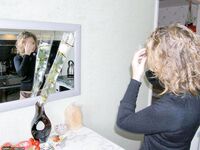 Homepornbay Amateur Photos - Cute Housewife Posing At Home - At Photos Home Posing Housewife Cute