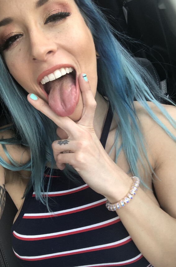 Thevanessaskye Photos