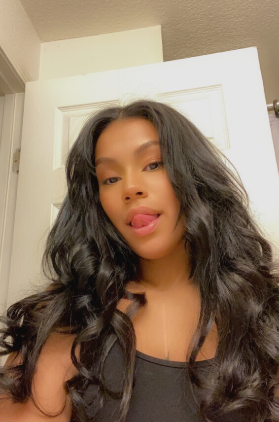 Urpocketbae Photos