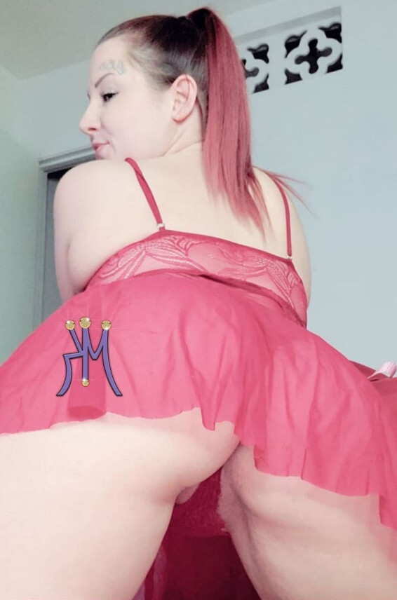 Katiiemaedagoat Photos