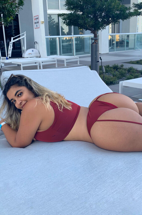 Taniabombon Photos