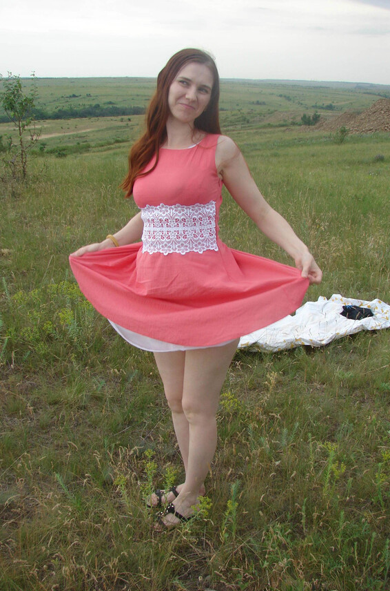 V Photos Devki Pole 26417 Uno Zhenschina Razdelas