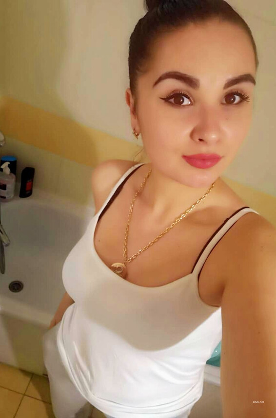 Mamka Photos Devki Uno Sochnaja Doma Poziruet 37488