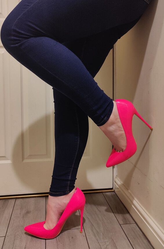 Premium Kayties Photos Feet