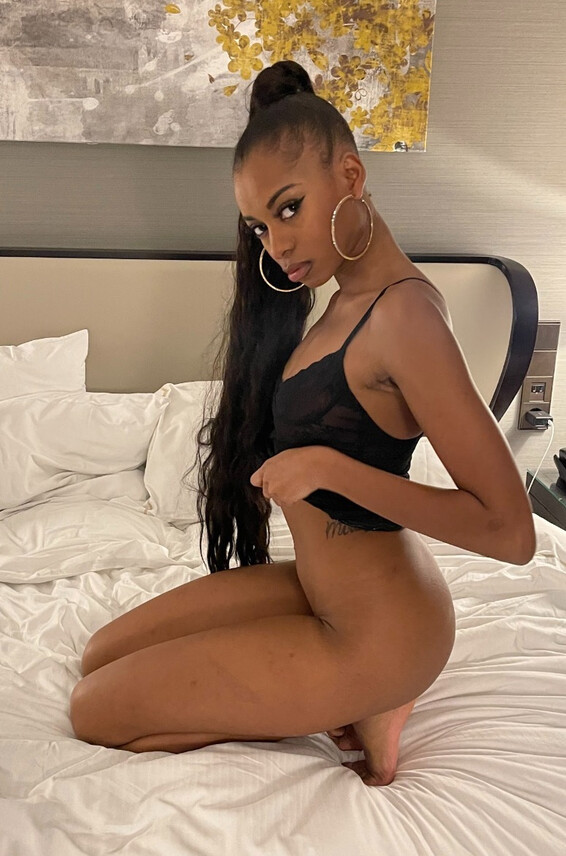Photos Officiallinablack