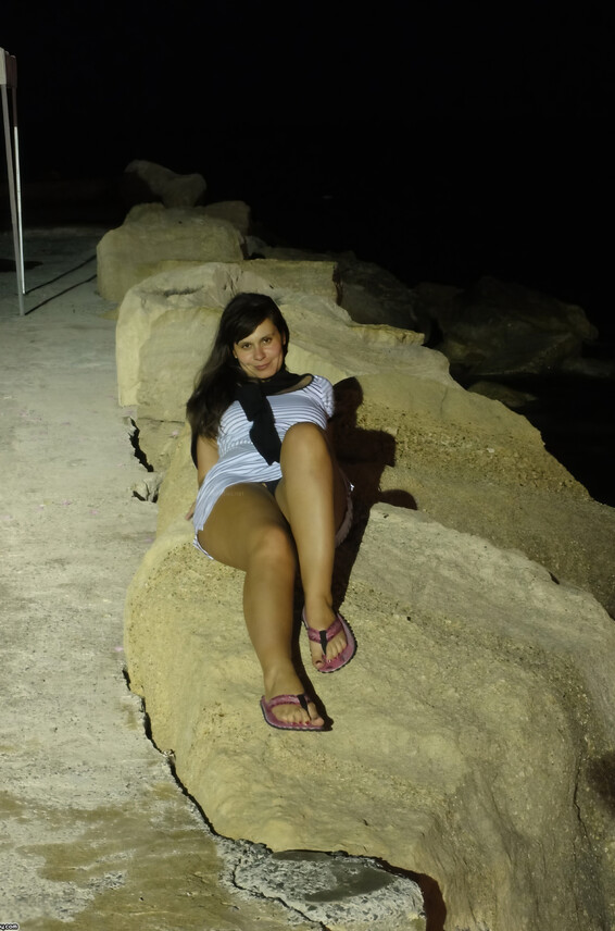 At Photos Vacation Girl Amateur Summer