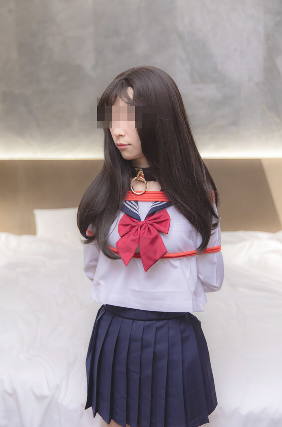 Lewdyumi Photos