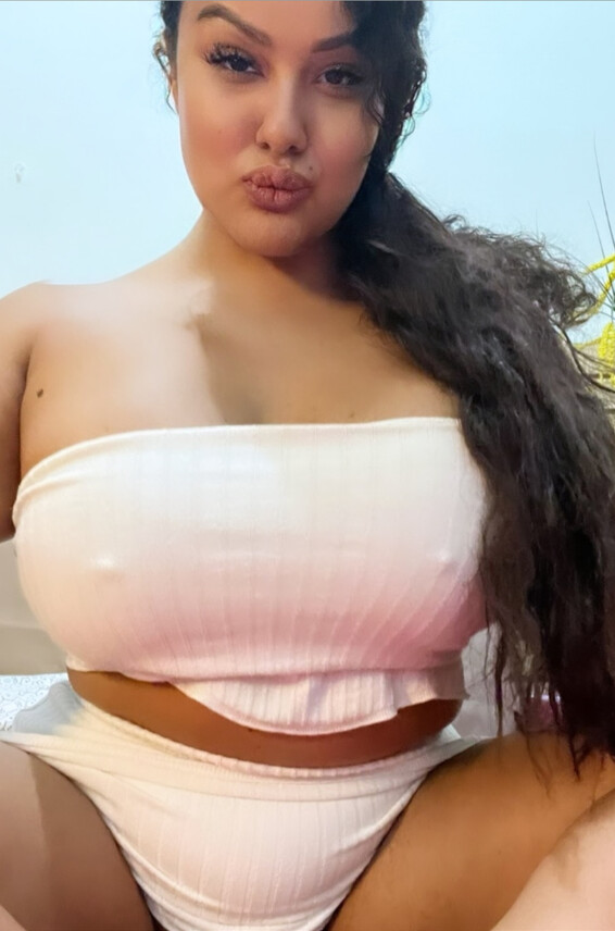 Curvybunny91 Amateur Photos